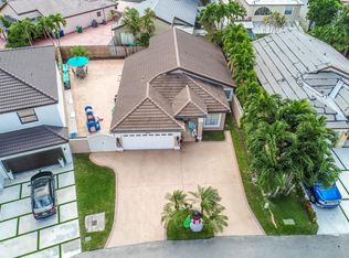 8224 NW 199th Ter, Hialeah, FL 33015