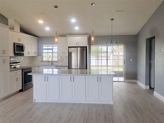 4th image of 1032 E Lombardy Dr