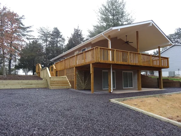 1602 Lakeview Pkwy, Locust Grove, VA 22508