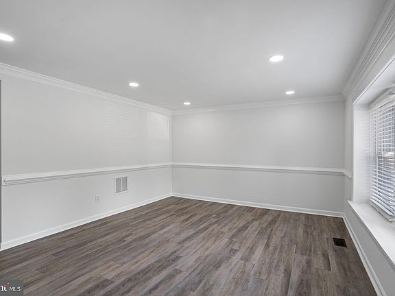 4th image of 3326 Wyndale Ct