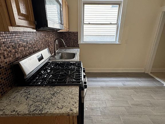 3rd image of 133 Seymour Ave #1