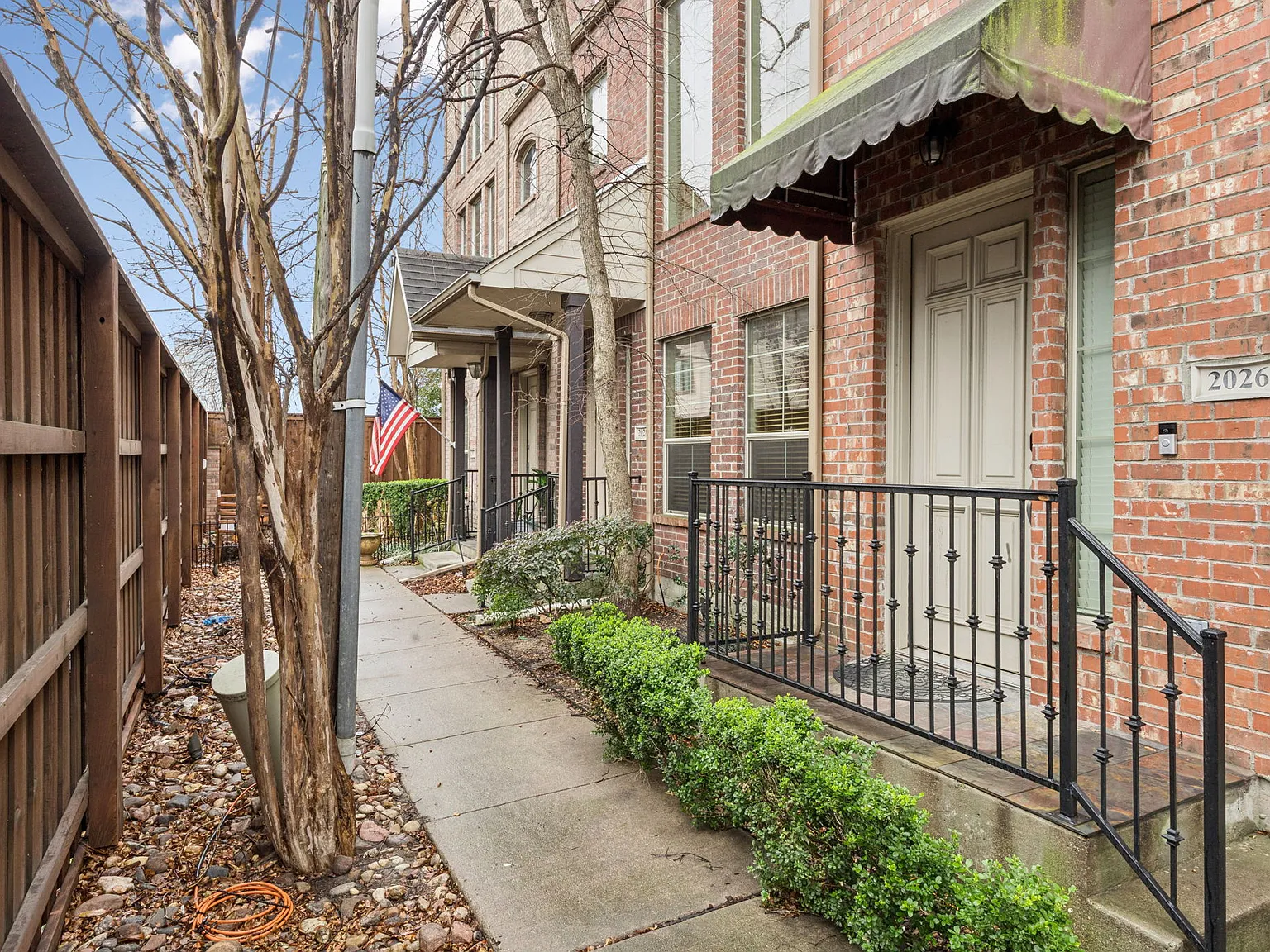 2 bed, 1760 sqft, $2,850 — Photo 2