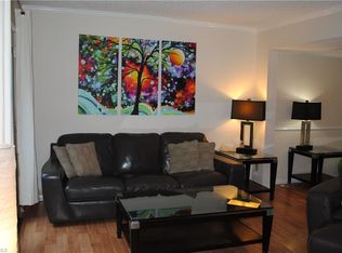 223 B Village Ln, Greensboro, NC 27409