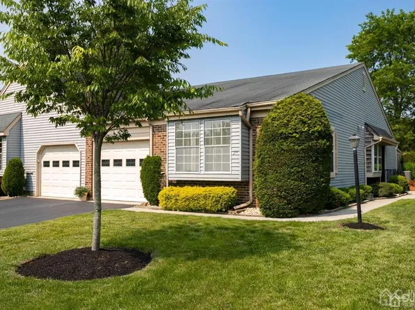 9 James Madison Ct #A, Monroe Township, NJ 08831