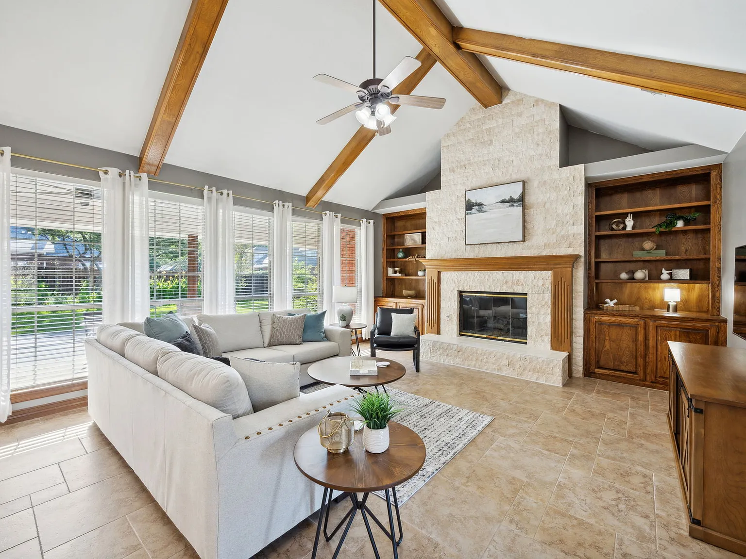 4 bed, 2.5 bath, 2876 sqft, $9,396 — Photo 3