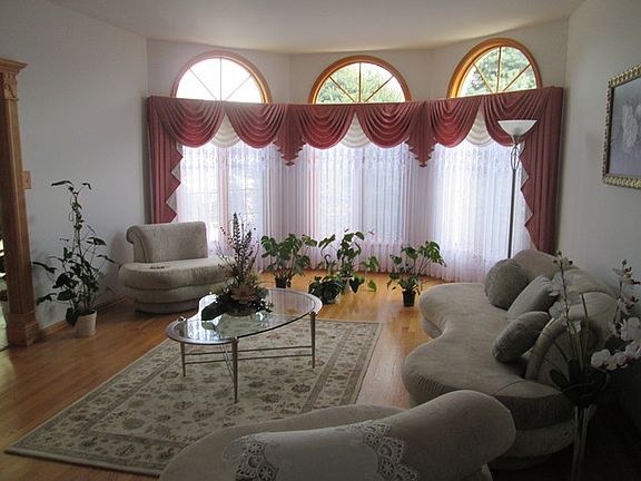 4th image of 10744 Lockwood Ave
