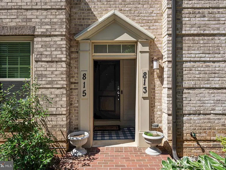813 Rockwell Ave — Photo 2
