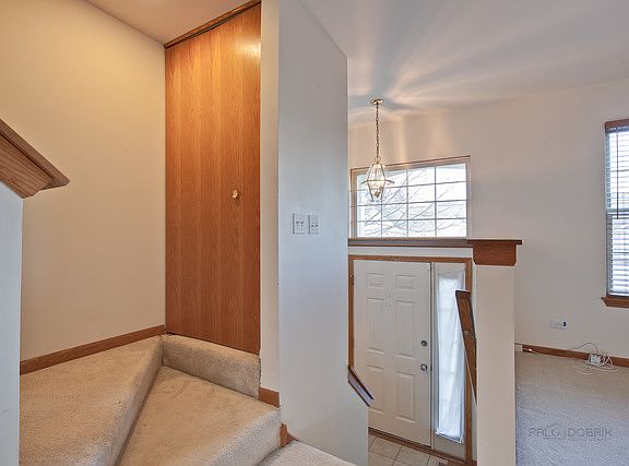 4th image of 814 Essex Cir