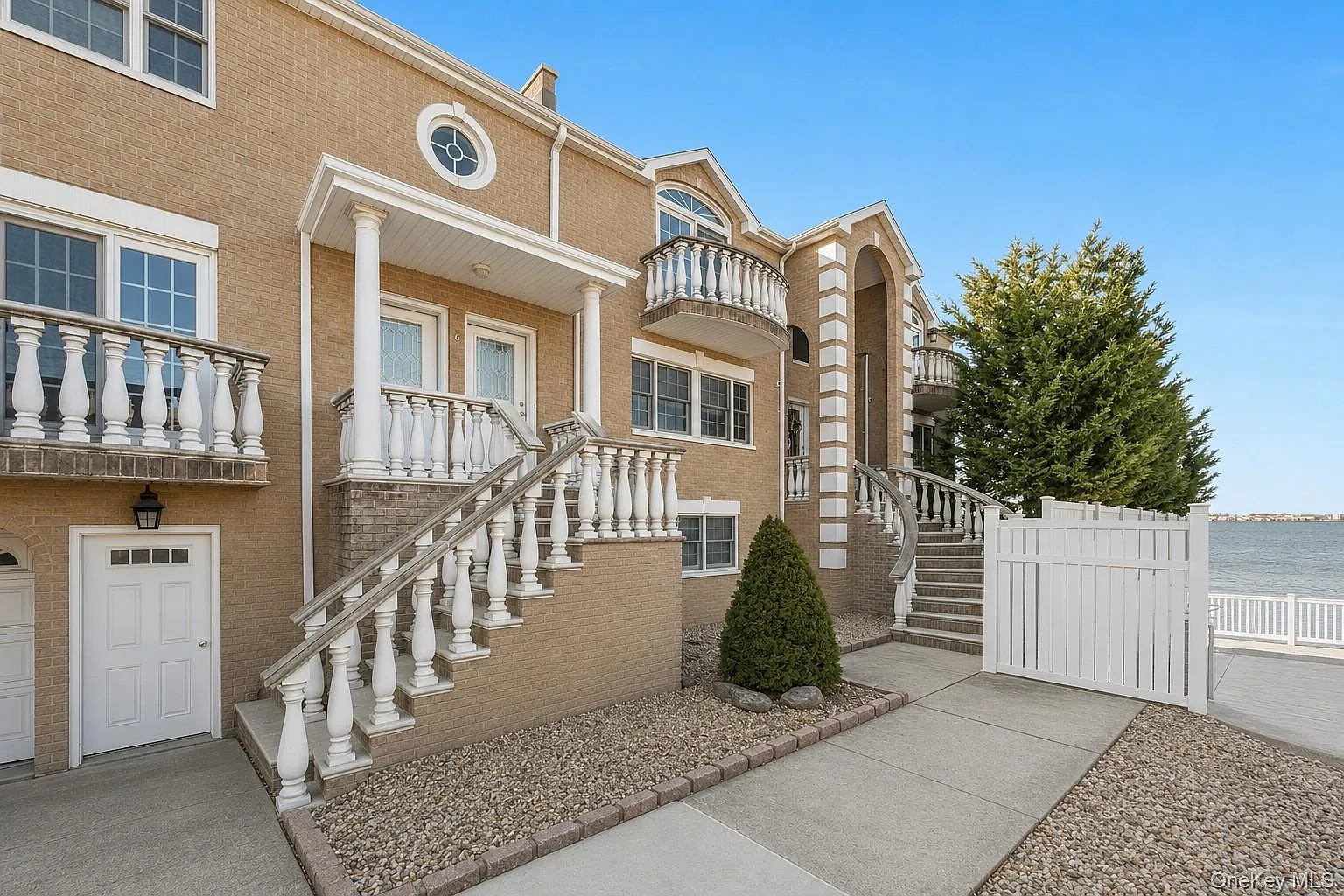 2 bed, 2.0 bath, 1250 sqft, $3,200 — Photo 1