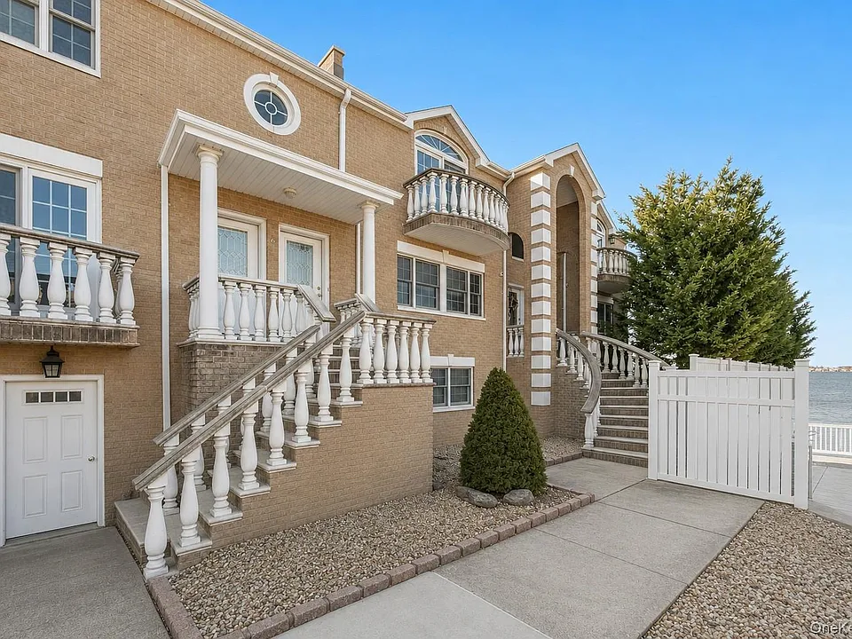 6 Pell Pl #2