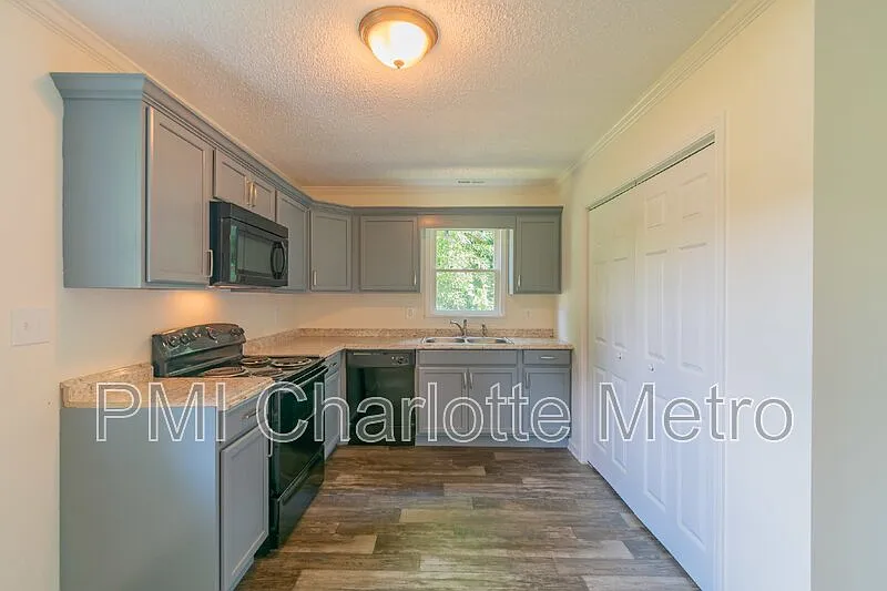 2 bed, 1.0 bath, 846 sqft, $1,250 — Photo 4