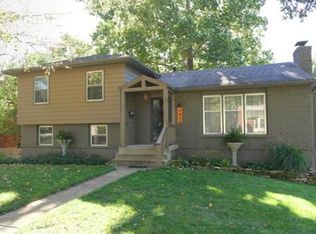 7216 Grandview Dr, Prairie Village, KS 66204