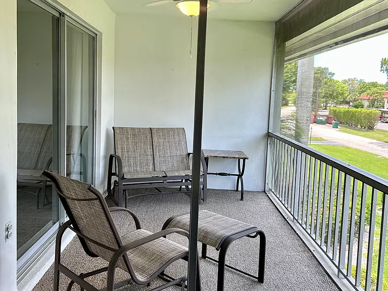 300 Valley Stream Dr #8 — Photo 11