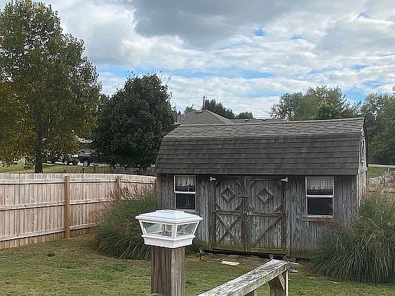 5th image of 659 Sherwood Pl