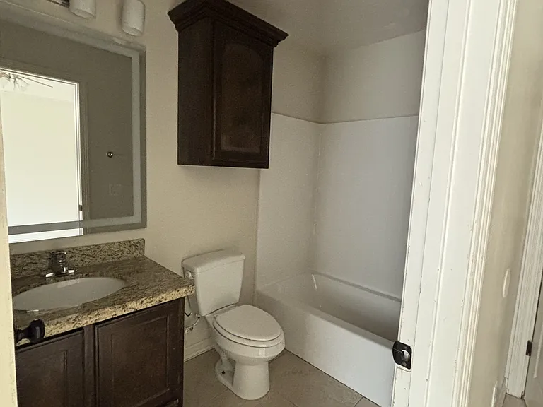2503 E Franklin Ave — Photo 6