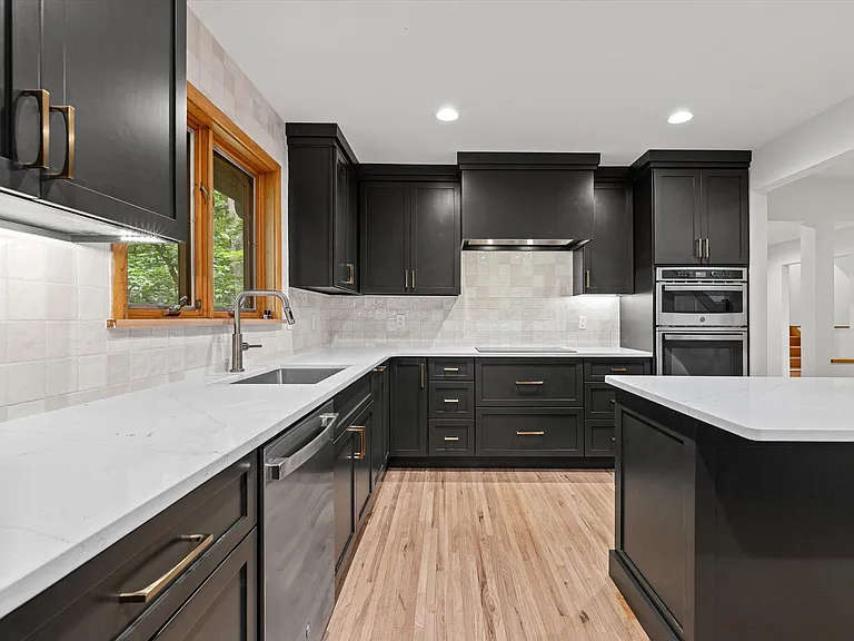 1424 Bradford Dr — Photo 10
