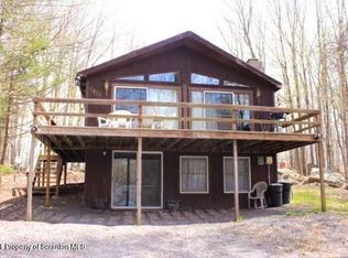 1834 Lakeview Dr E, Lake Ariel, PA 18436