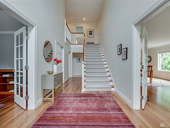 3rd image of 928 Cherry Ave NE