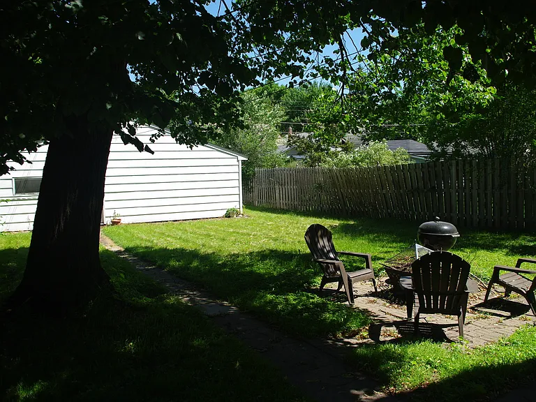 1677 Sherburne Ave — Photo 9