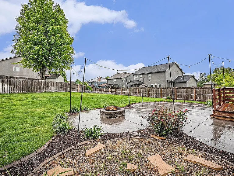 18552 Polk St — Photo 31