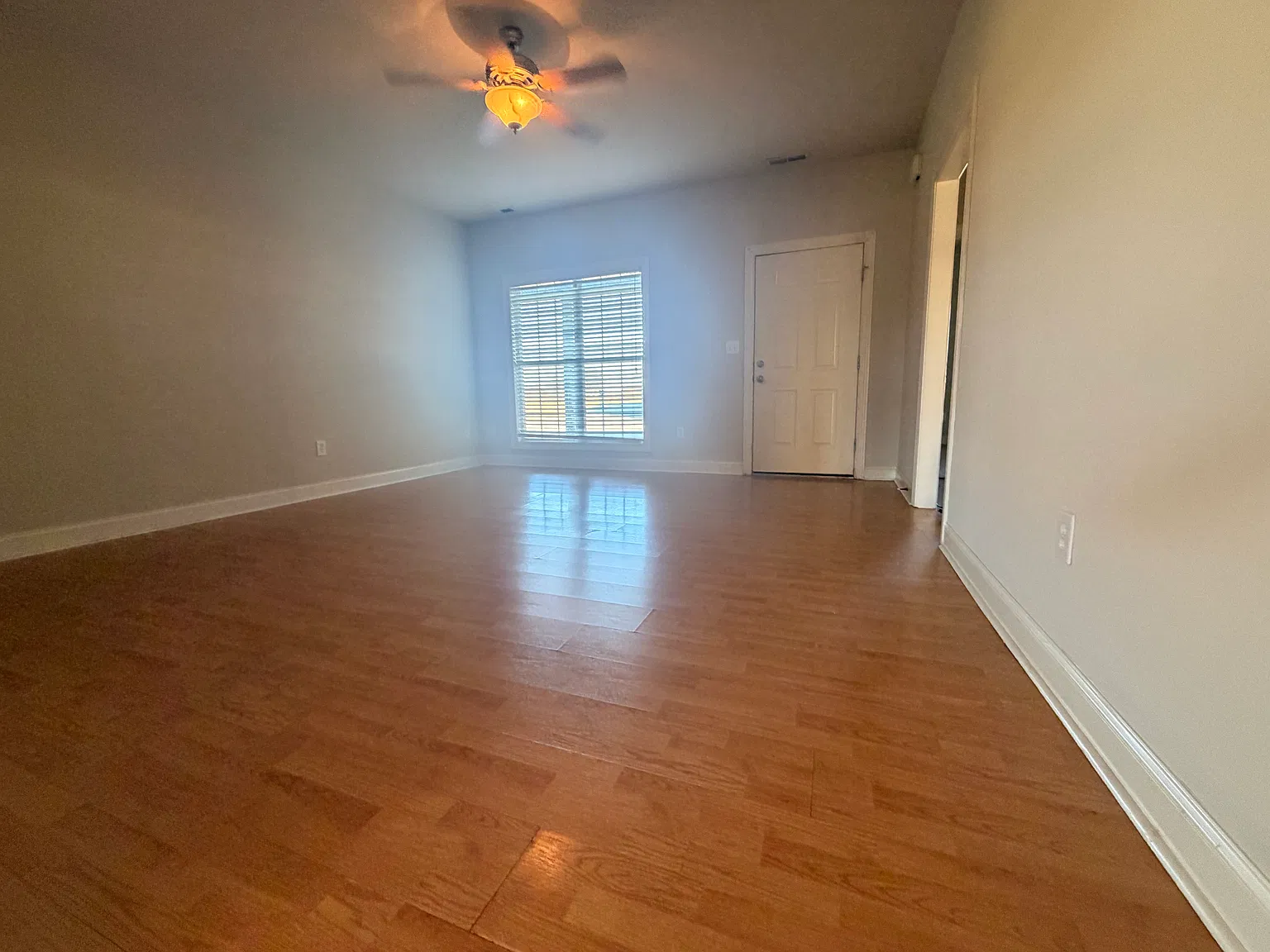 2 bed, 1000 sqft, $1,100 — Photo 3
