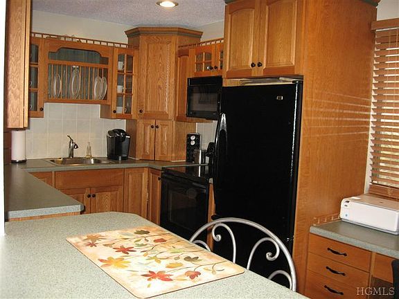 4th image of 82B Heritage Hls