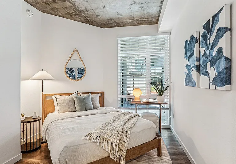 Link Apartments Four12 — Photo 8