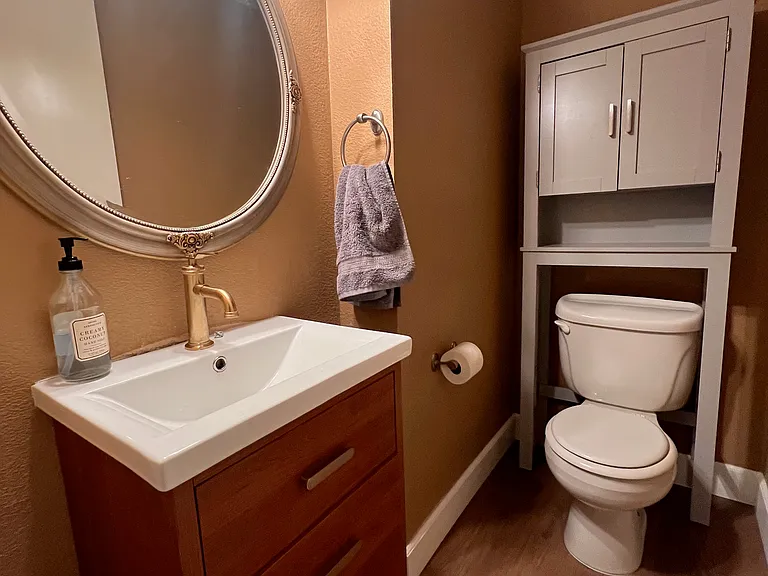 1/2 bathroom