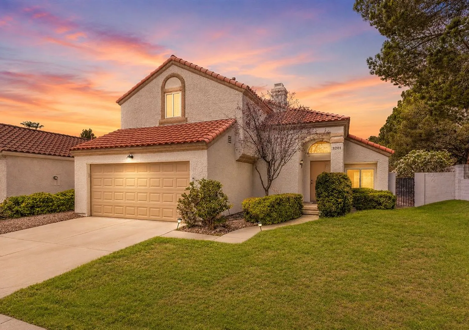 Contemporary 4bd Home with Expansive Spaces and Designer Details — Photo 1
