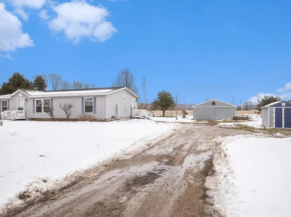 783 10th St, Plainwell, MI 49080