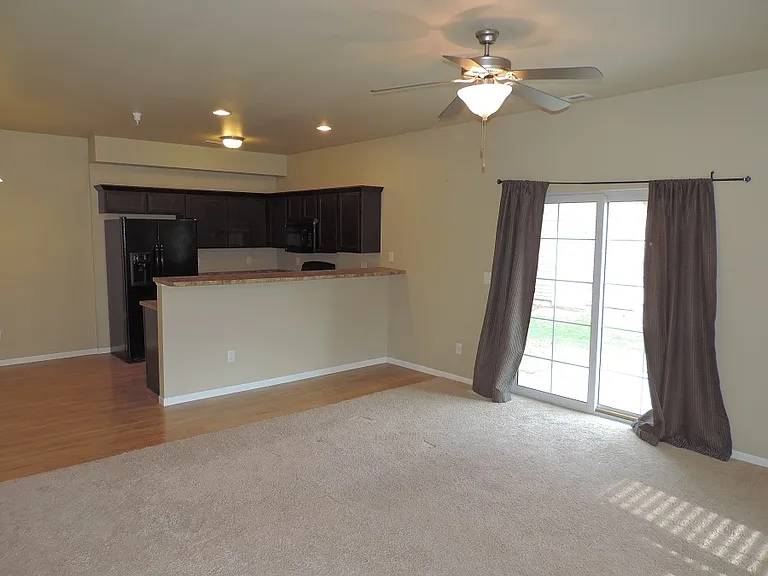 425 Cambria Dr — Photo 4