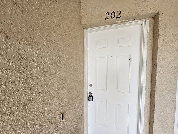 4th image of 13438 Fairway Glen Dr APT 202