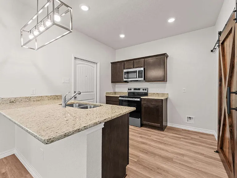 1114 Zora Dr #B — Photo 6