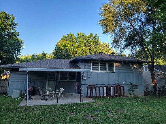 3rd image of 1941 Emerald Dr