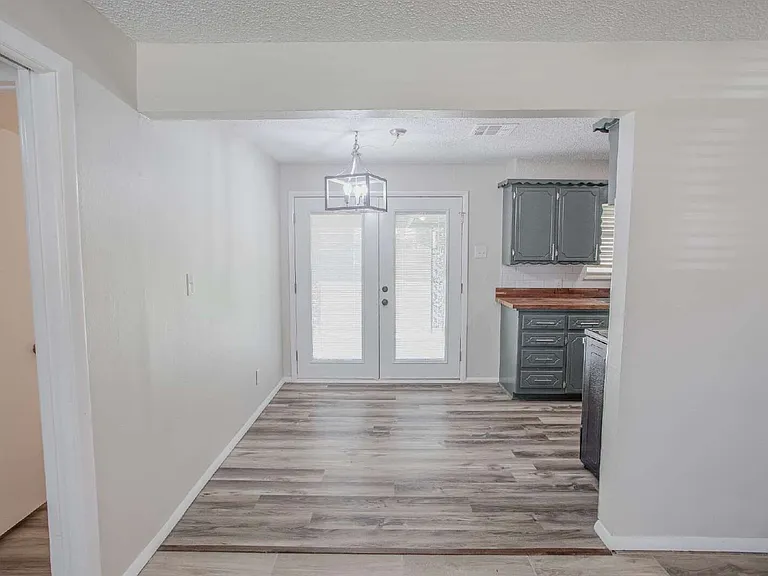 725 Butler St — Photo 3