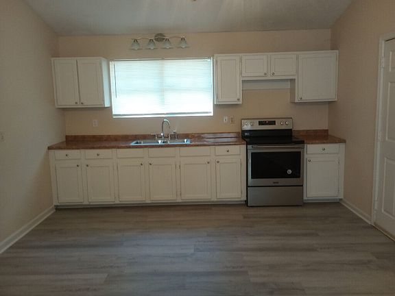 4th image of 2900 Lullwater Dr