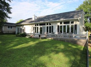 946 S Emerald Hills Dr, Arnolds Park, IA 51331