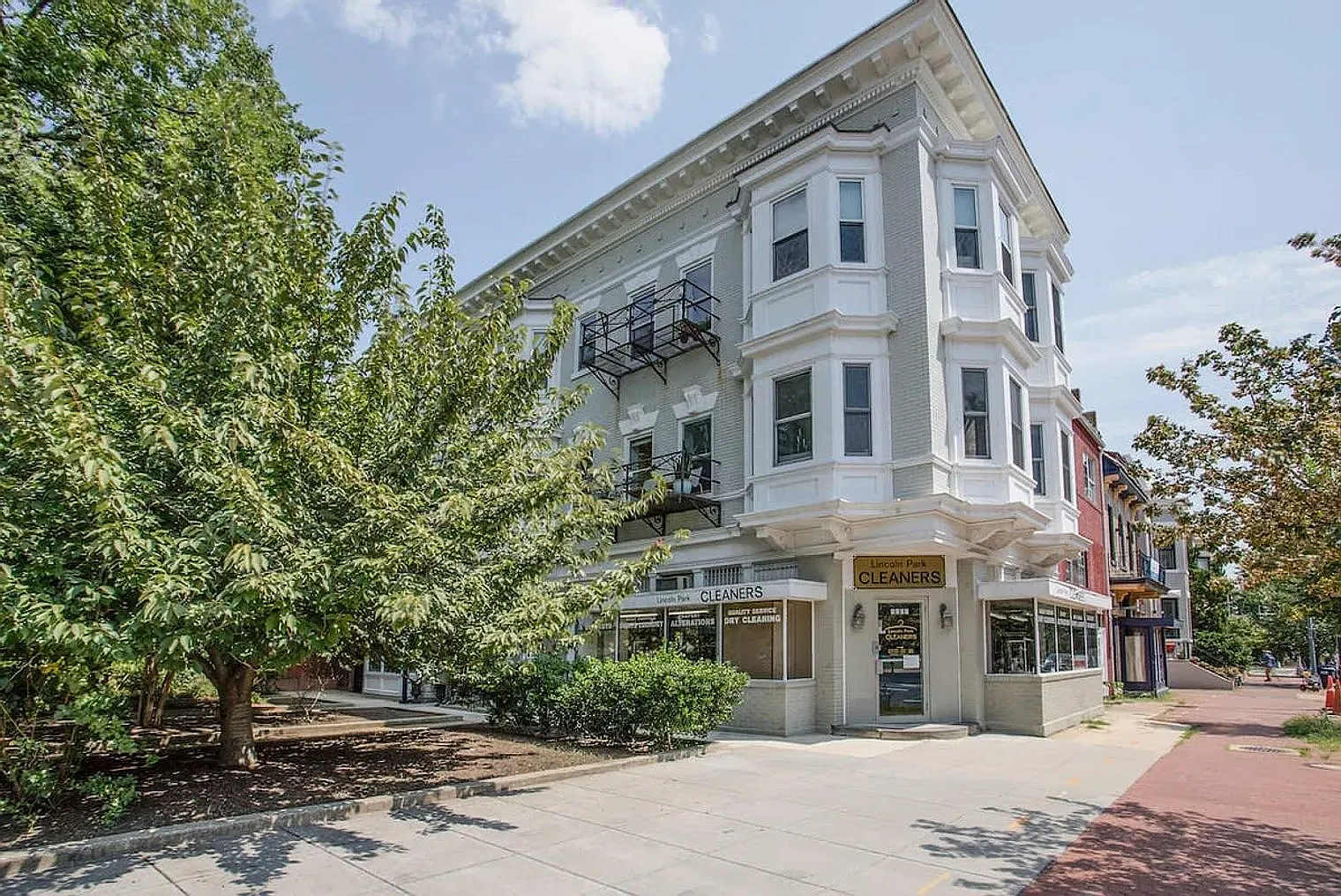 1 bed, 650 sqft, $2,400 — Photo 2