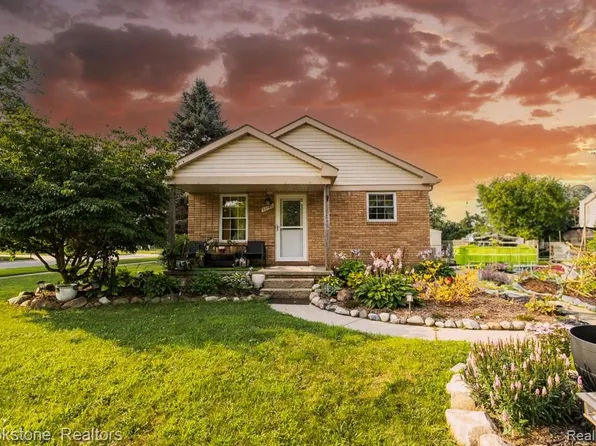 30162 Marla Dr, New Haven, MI 48048