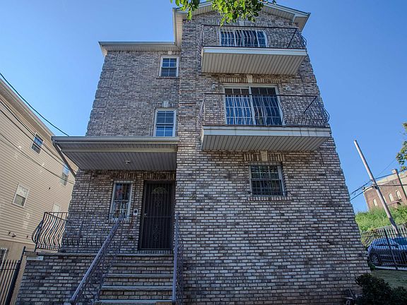 2nd image of 90-92 W Kinney St #1