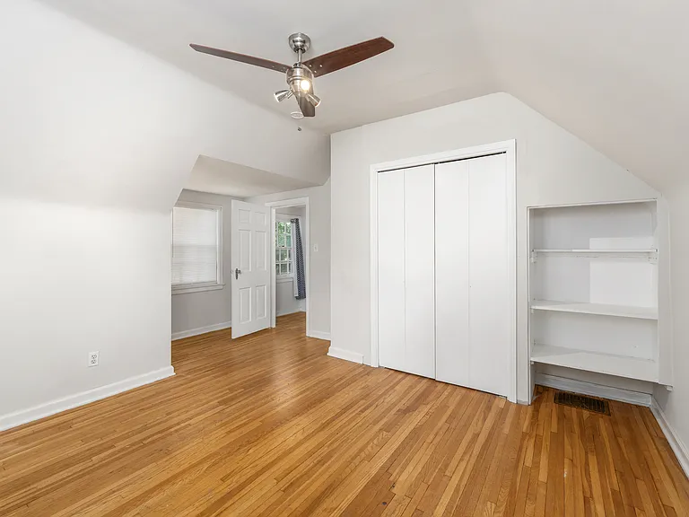 141 N Bleckley Dr — Photo 13