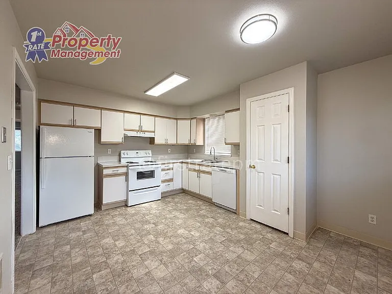 5649 W Dorian Ln — Photo 10
