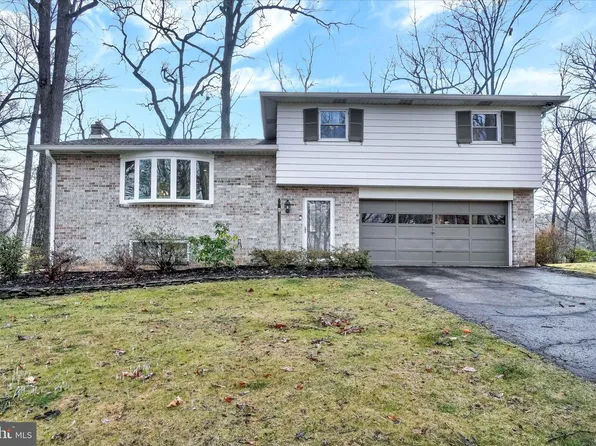 320 Holyoke Dr, York, PA 17402