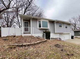 4816 Candlelight Dr, Davenport, IA