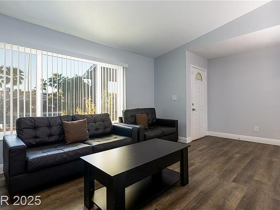 4th image of 2120 Wagonwheel Ave