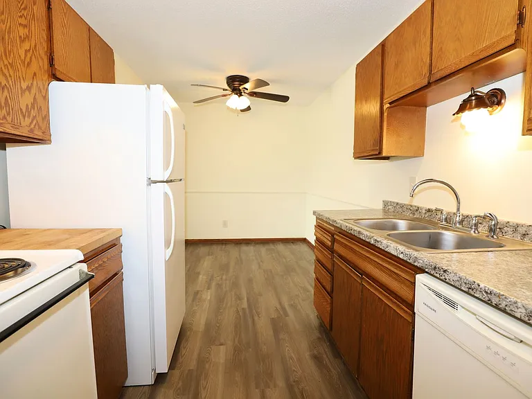 4201 Parklawn Ave — Photo 4