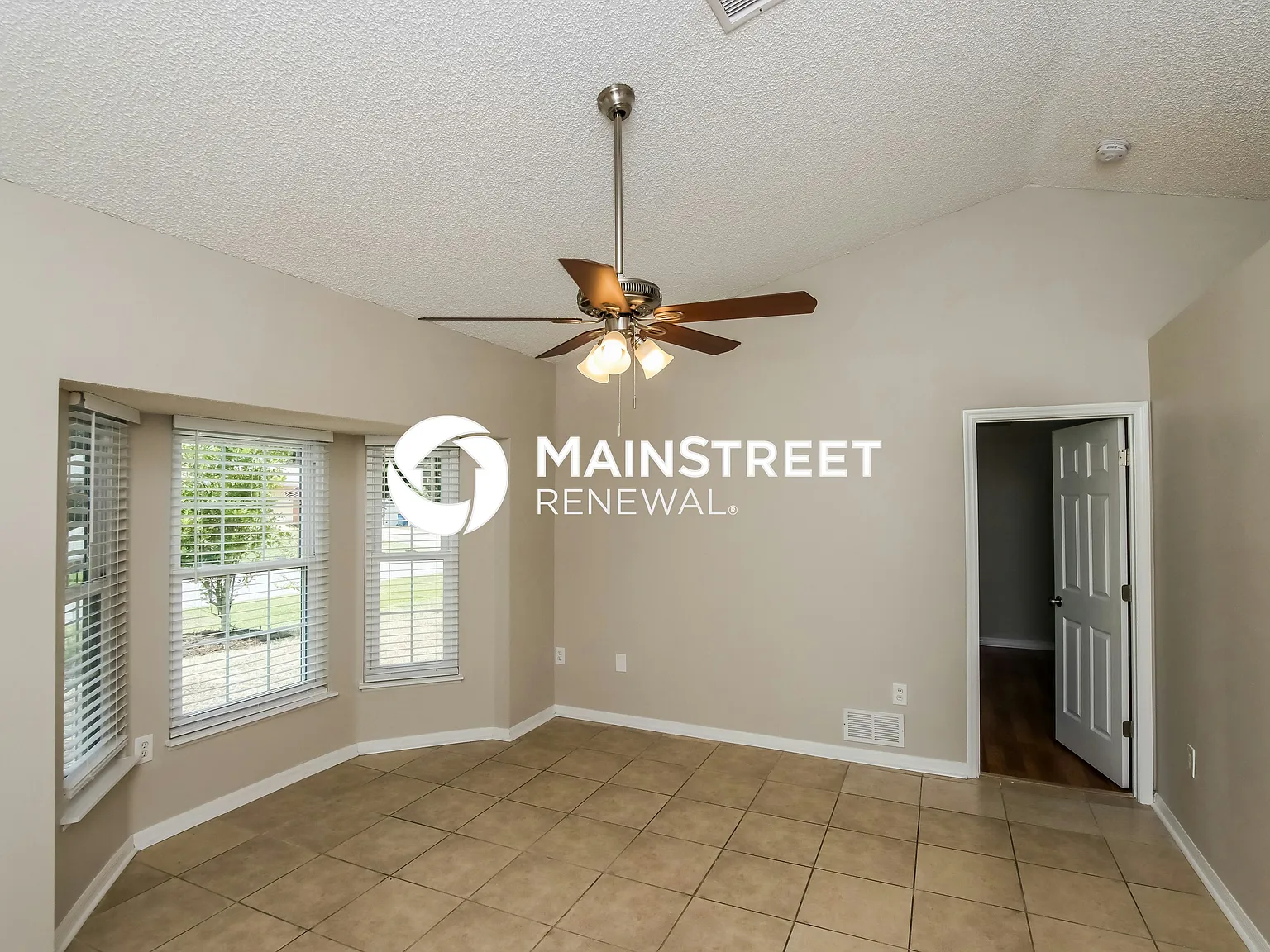 811 Hawaii Ave NW — Photo 4
