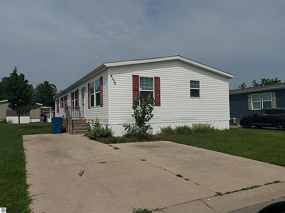 2nd image of 2179 Leisure Ln