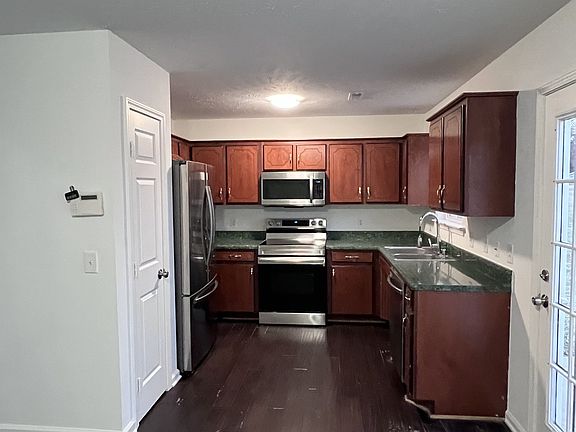3rd image of 512 Grayson Ct