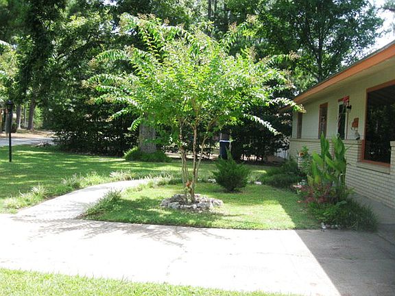 3rd image of 403 Vine Dr